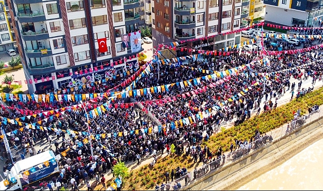 Eyüpoğlu'nun seçim bürosu Bozdağ'ın katılımıyla miting havasında geçti