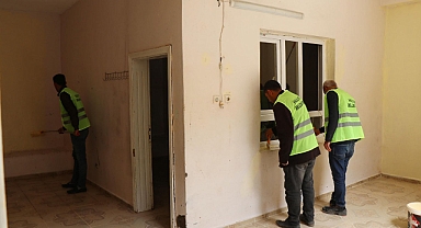 Haliliye'den selden etkilenen evlerde boyama çalışması