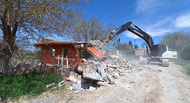 Hilvan’da yıkım ve enkaz kaldırma çalışmaları sürüyor