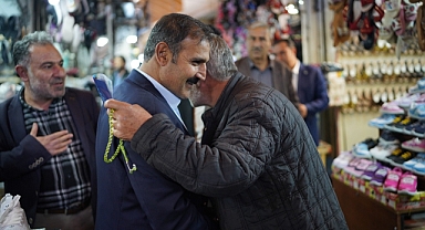 İYİ Parti adayı Yetim, Kunduracılar Çarşısını gezdi