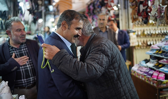 İYİ Parti adayı Yetim, Kunduracılar Çarşısını gezdi