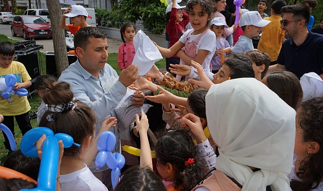 Karaköprü'de çocuklar 23 Nisan etkinliğinde doyasıya eğlendi