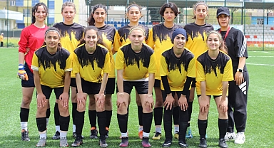 Mustafa hocanın kızları grubunu şampiyon bitirdi 