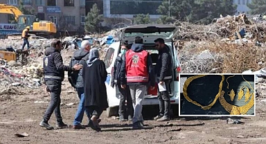 Polis, enkazda bulunan 500 Bin TL'lik altını sahibine teslim etti