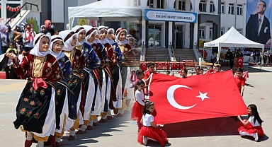 Urfa’da 23 Nisan Ulusal Egemenlik ve Çocuk Bayramı coşkuyla kutlandı