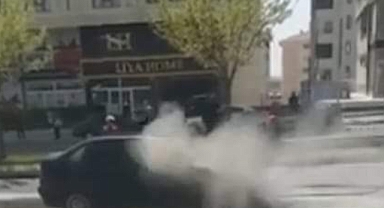 Urfa'da seyir halindeki araçta çıkan yangın paniğe neden oldu