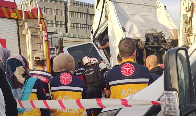 Urfa-Hilvan yolunda iki tır çarpıştı