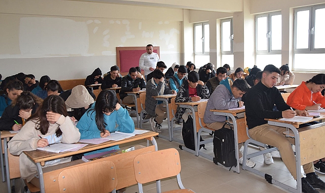 Viranşehir Belediyesi’nden 4 bin öğrenciye deneme sınavı desteği