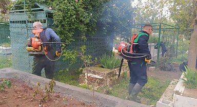 Viranşehir'de bayram öncesi mezarlıklar temizleniyor 