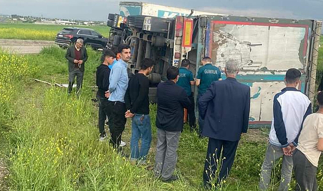 Viranşehir'de kontrolden çıkan kamyon devrildi