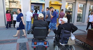 Yaşlı ve engelli aylığı hesaplara yatırıldı