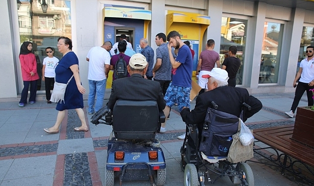 Yaşlı ve engelli aylığı hesaplara yatırıldı