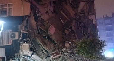 Ağır hasarlı bina çöktü! Olay yerine ekipler sevk edildi 