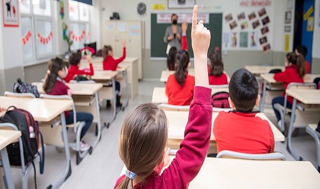 Bakan Özer açıkladı! 12. sınıflar devamsızlıktan muaf olacak