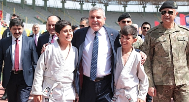 Başkan Beyazgül: Her zaman gençlerin yanındayız