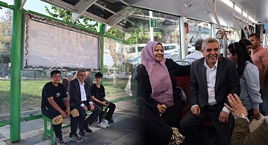 Başkan Beyazgül makam aracı yerine trambüsü kullandı