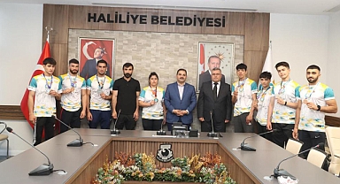 Başkan Canpolat, Türkiye Şampiyonu olan sporcuları ödüllendirdi 