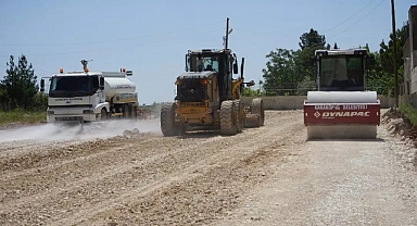 Çamlıyayla'ya yeni yollar kazandırılıyor