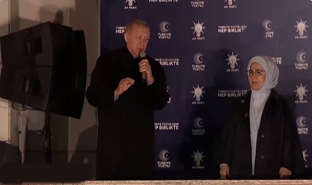 Cumurbaşkanı Erdoğan balkon konuşmasını yaptı