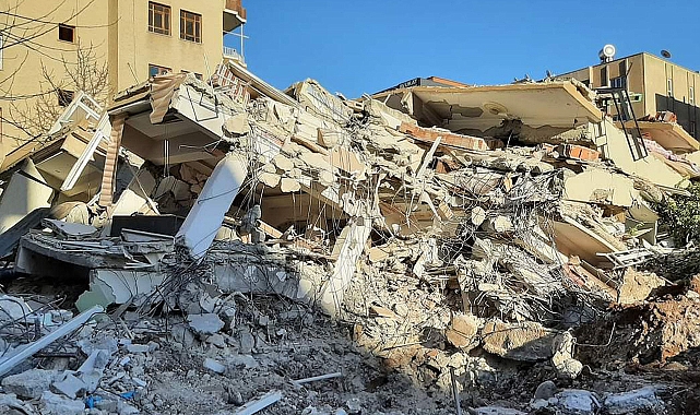 Deprem bölgesindeki 10 ilde devlet hizmet süreleri kısaltıldı