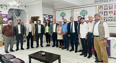 Eski Bakandan Urfa HDP'ye ziyaret