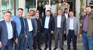 Eyyüpoğlu, oto galericiler sitesinde esnaf ile araya geldi