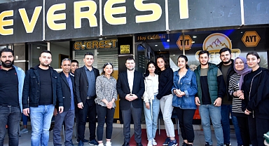 Gençlerden Mustafa Hakkı Bucak'a yoğun ilgi