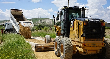 Karaköprü’de 3 kırsal mahallede yol çalışması 