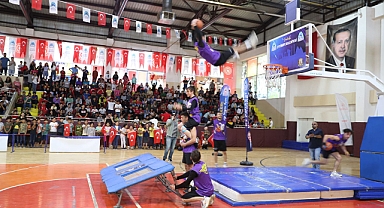 Karizma Show ekibi Eyyübiye’de gençlerle buluştu