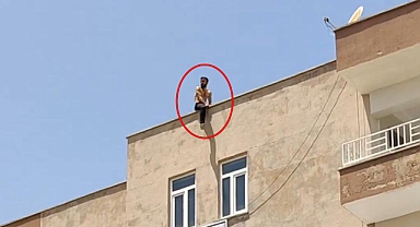 Şanlıurfa'da ayrılmak istemeyen şahıs çatıya çıktı!