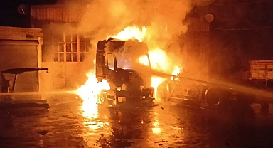 Şanlıurfa’da iki tır alev topuna döndü!