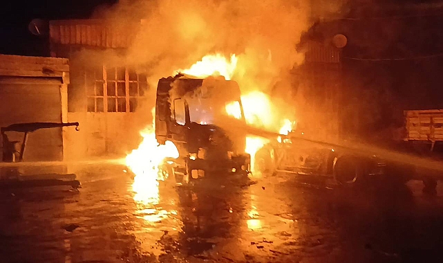Şanlıurfa’da iki tır alev topuna döndü!