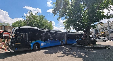 Trambüsler Şanlıurfa sokaklarında seferlerini sürdürüyor