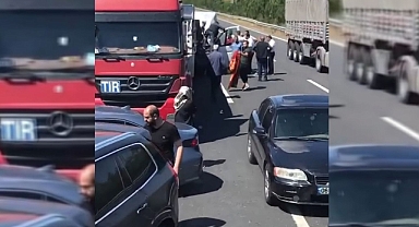 Urfa-Birecik yolunda kaza! Otomobil tırın altına girdi