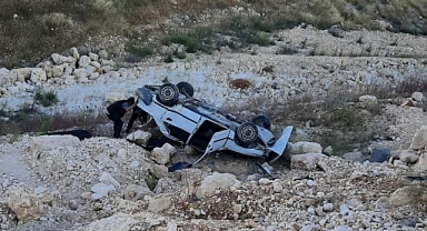 Urfa'da araç uçuruma yuvarlandı! Yaralılar var 