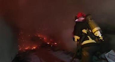 Urfa'da iki depoda korkutan yangın!