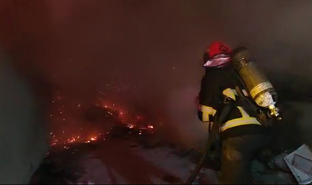 Urfa'da iki depoda korkutan yangın!