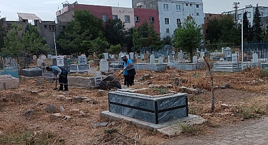 Viranşehir Belediyesi’nden mezarlıklarda genel temizlik çalışması