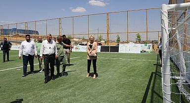 Başkan Beyazgül: Yeni halı sahamız gençlerimize hayırlı olsun