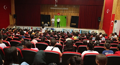 Başkan Kuş, tiyatroda öğrencilerle buluştu