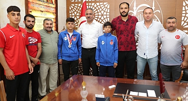 Başkan Mehmet Kuş, şampiyonları ödüllendirdi