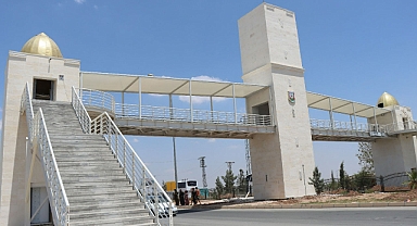 Büyükşehir Belediyesi’nden Akçakale’ye modern üst geçit