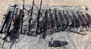 Çok sayıda silah ve mühimmat ele geçirildi 