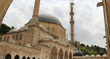 Dergâh Camisi minaresinde onarım çalışması