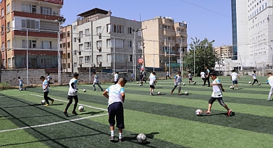 Haliliye'de gençler spor ve sanatla tanışıyor 
