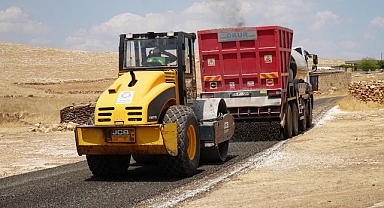 Haliliye’de sathi kaplama asfalt çalışmaları devam ediyor