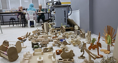 Karaköprü’de doğa dostu ahşap oyuncaklar üretiliyor