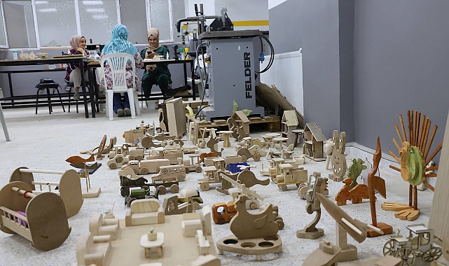 Karaköprü’de doğa dostu ahşap oyuncaklar üretiliyor