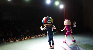 Karaköprülü çocuklar Pepee ile doyasıya eğlendi 