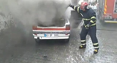 Şanlıurfa’da otomobil alevlere teslim oldu